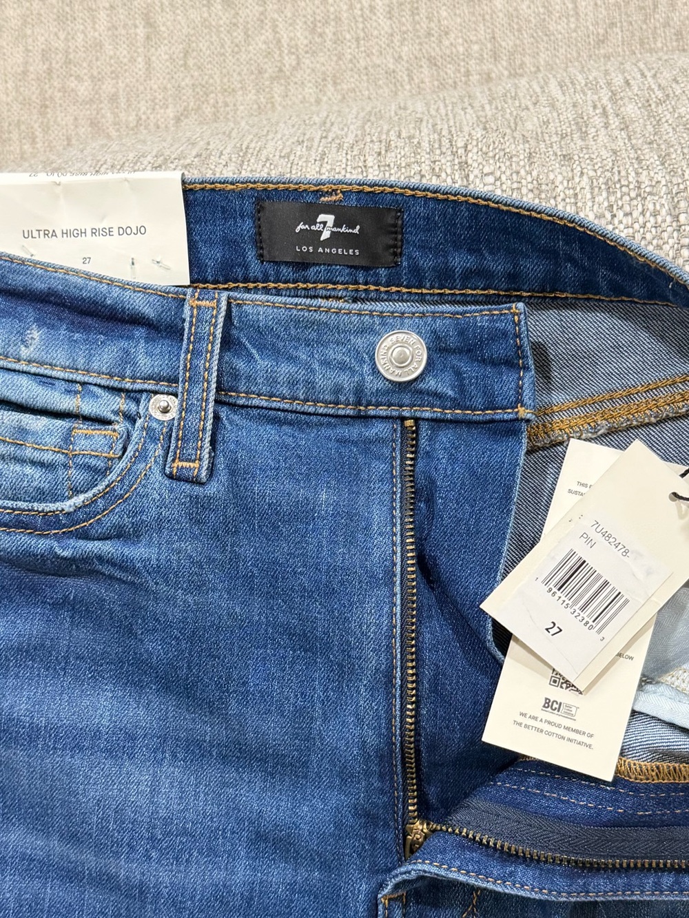 NWT 7 For All Mankind Dojo Ultra High Rise Flare Jeans Medium Wash Size 27 - Picture 8 of 13